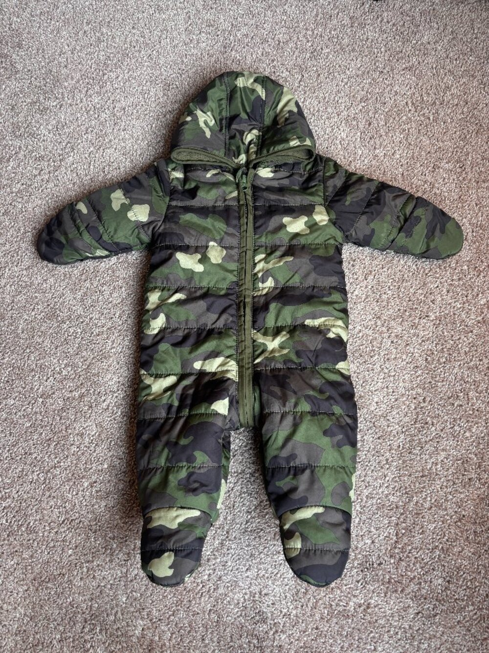 Old Navy Camo Print Quilted Puffer Bunting One-Piece Snow Suit Winter Jacket 3-6
